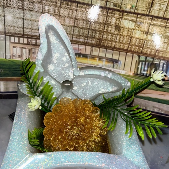 Butterfly Basket - Picture 1 of 4